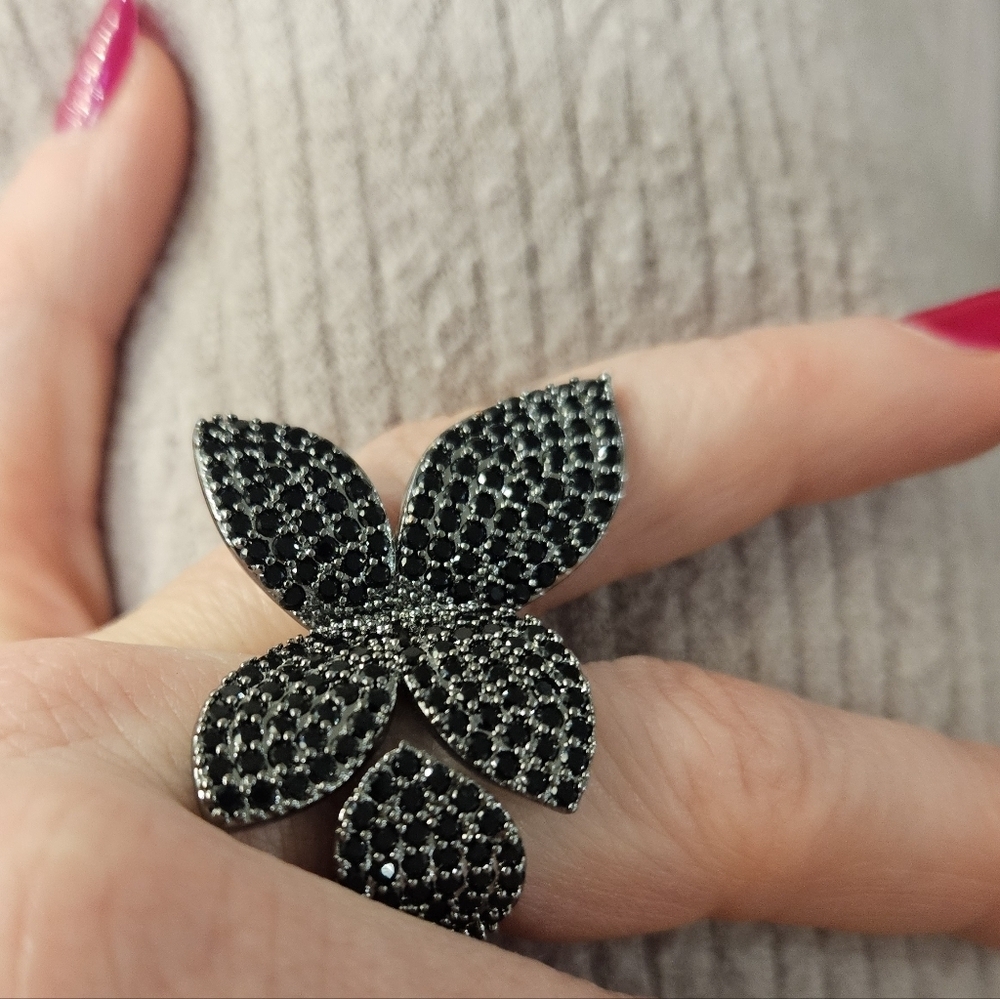 NEW Black Crystalled Floral Ring - Picture 3 of 11